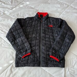 The North Face Kids Puffer Jacket in Black with Red Highlights